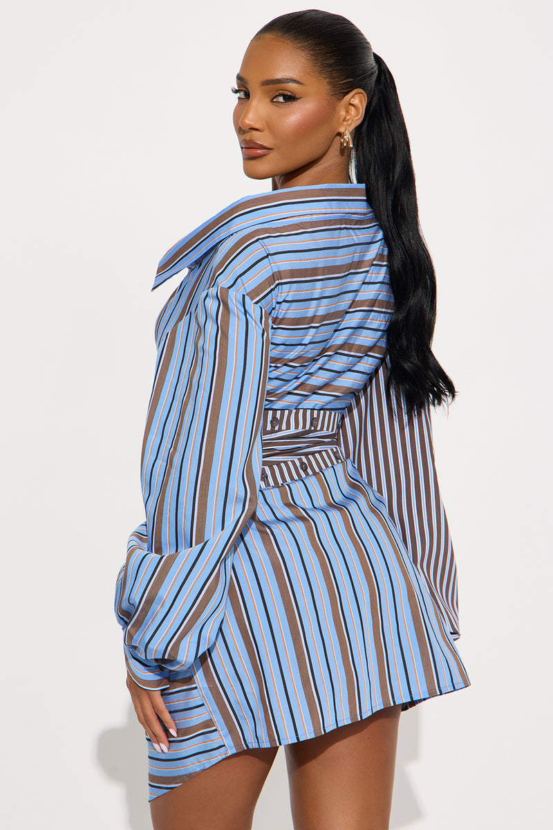 https://cdn.shopify.com/s/files/1/0293/9277/files/08-06-25_S1_45_V12504DR0727_Bluecombo_KJ_JS_15-06-35_1199_PXF.jpg?v=1754610098&width=800&height=1200&crop=center