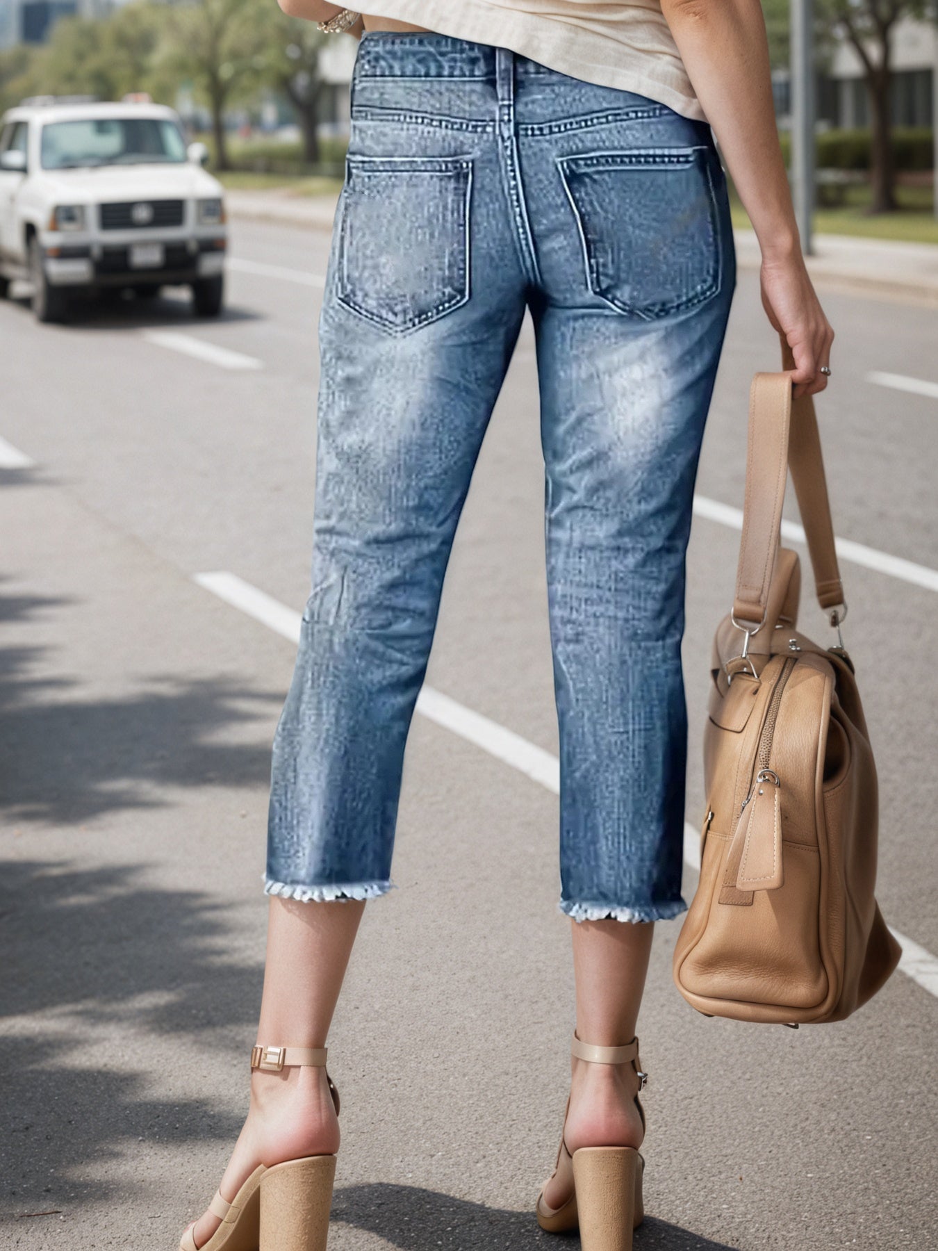 Jeans With Fringe Hem, Built-in Zipper Closure, Straight Cut, Cropped