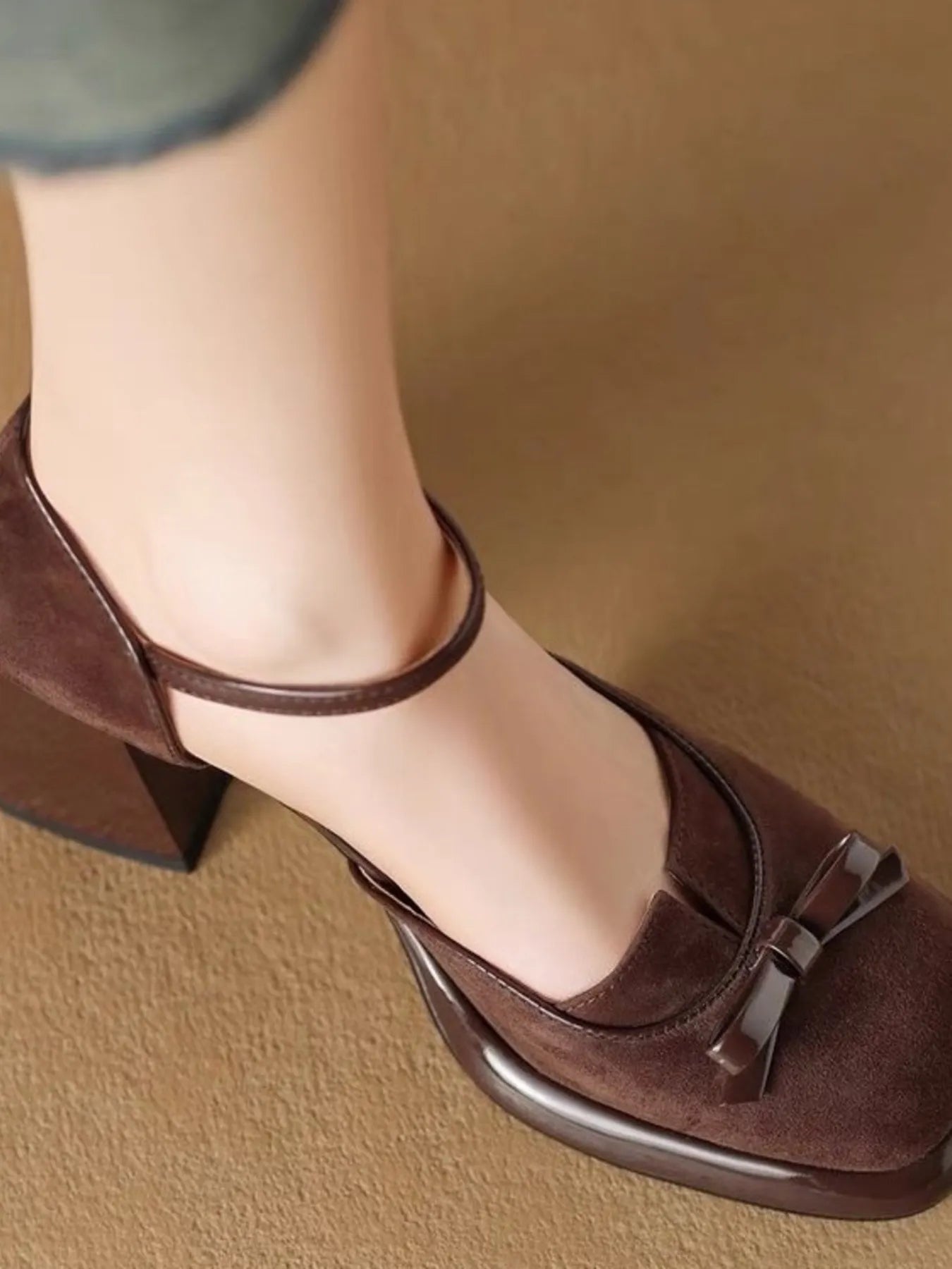 Brown / 35